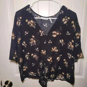 LUQ top with knot tie size large
